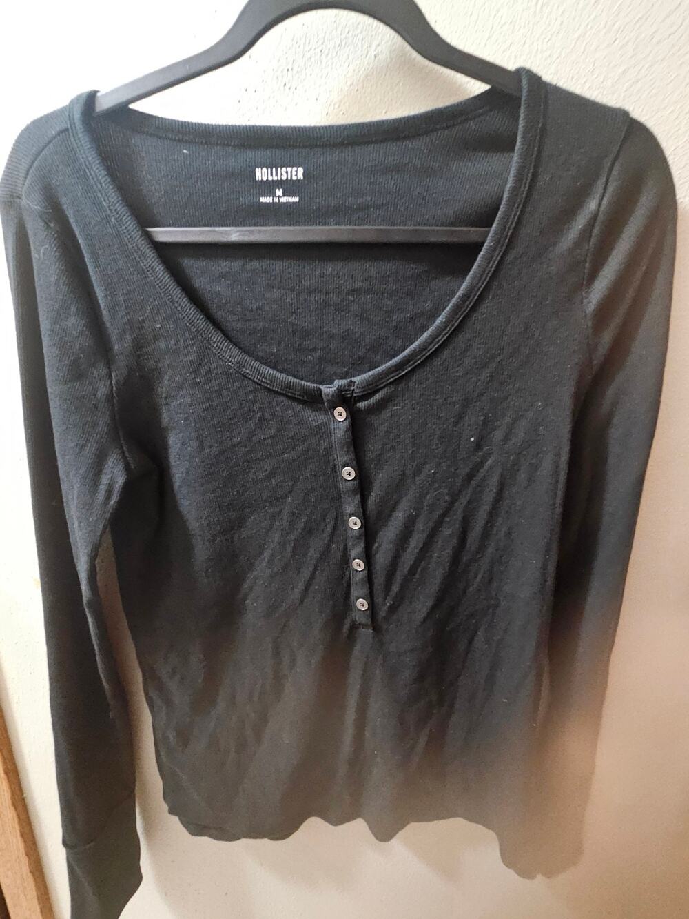 Hollister Black Ribbed Henley Long Sleeve Top Size Medium Fitted Casual